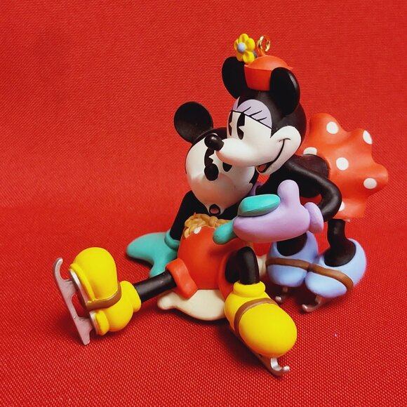 Hallmark Disney Mickey and Minnie Mouse Ice Skating Ornament 1997 - Picture 8 of 12
